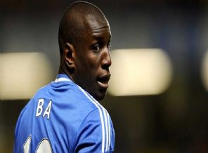 Demba Ba cami yaptırıyor