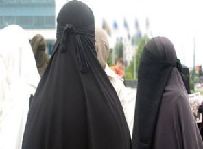 İngiltere'de yargıç 'peçe' zulmüne son noktayı koydu