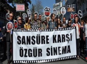 Sinemacılar sansüre karşı yürüdü