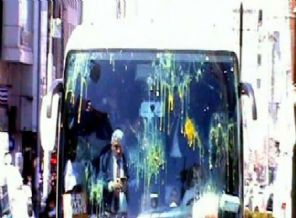 Van'da AK Parti'li adaylara yumurtalı karşılama