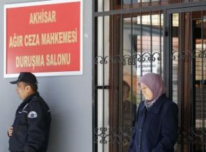 Soma sanıklarına alkışlı protesto