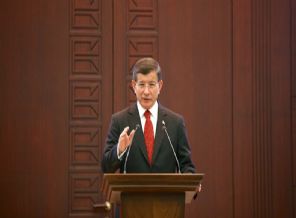 Başbakan Davutoğlu'ndan kritik Esed iddiası