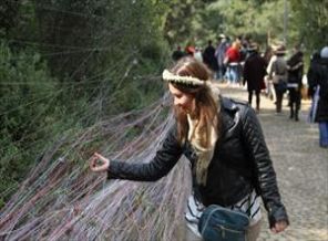 Dilek için kiliseye koştular