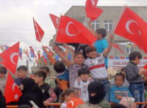 Suriyeli çocuklara 7 TIR oyuncak dağıtıldı