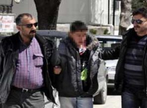 Sare Davutoğlu'nun ziyaretinde silah paniği