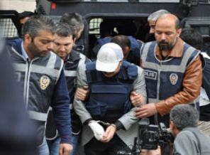 Batman'da AK Parti'ye saldıranlar yakalandı