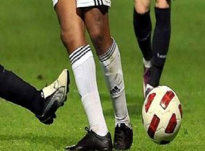 Genç futbolcu sahada kalp krizi geçirdi