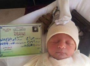IŞİD'den silahlı, el bombalı bebek fotoğrafı