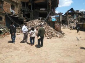 Sadakataşı Derneği depremin yaralarını sarıyor