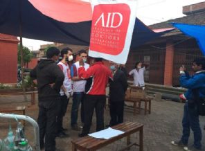 AID depremin vurduğu Nepal'de