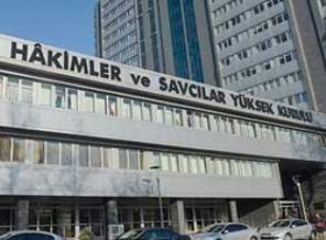 Hukukçulardan 'açığa alma' kararına destek