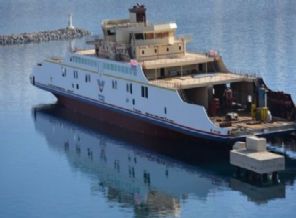 Türkiye'nin en büyük feribotu göle indirildi